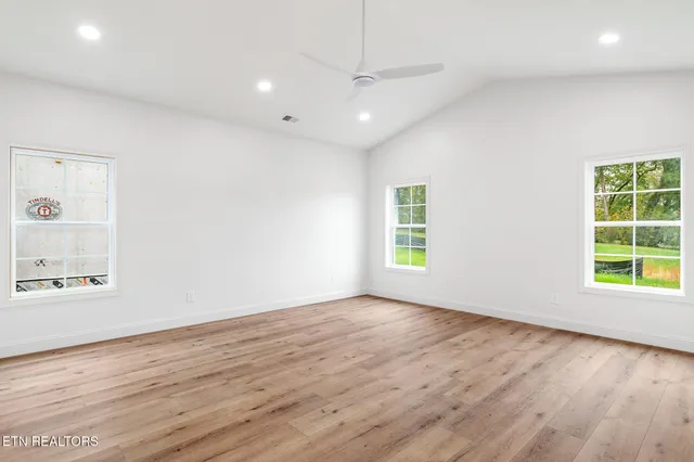 $532,800 | 107 Alpine Drive, Clinton, TN 37716