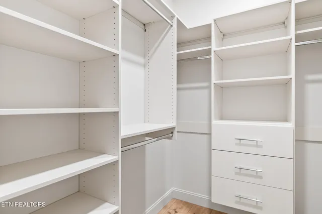 $532,800 | 107 Alpine Drive, Clinton, TN 37716