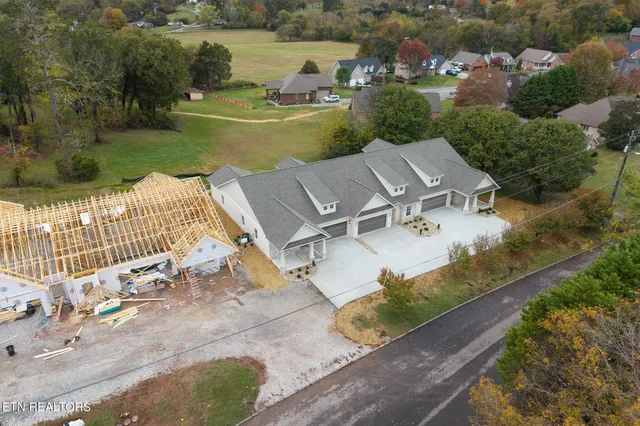 $532,800 | 107 Alpine Drive, Clinton, TN 37716