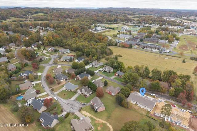 $532,800 | 107 Alpine Drive, Clinton, TN 37716