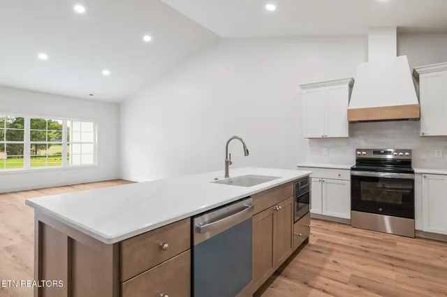 $532,800 | 107 Alpine Drive, Clinton, TN 37716