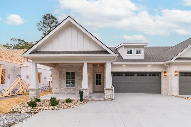 $532,800 | 107 Alpine Drive, Clinton, TN 37716
