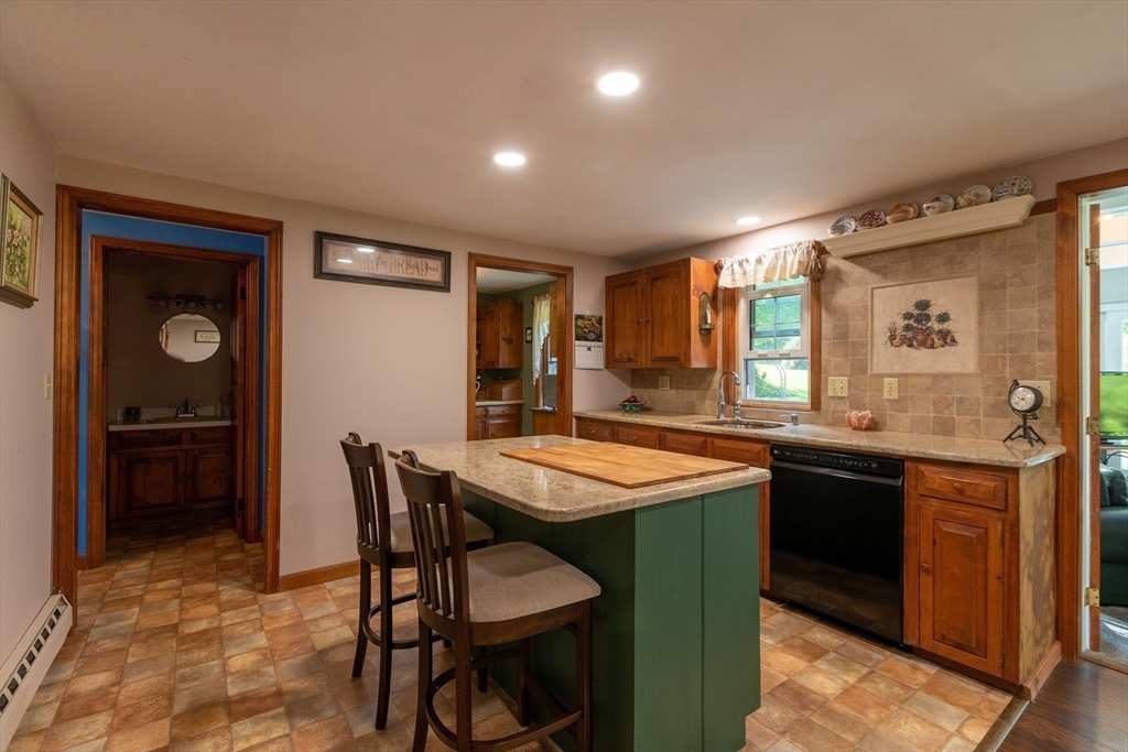 146 Bragg Road West Brookfield, MA 01585 - Photo 4 of 42 Gallery Image 4