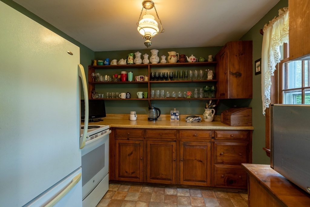 146 Bragg Road West Brookfield, MA 01585 - Photo 5 of 42 Gallery Image 5