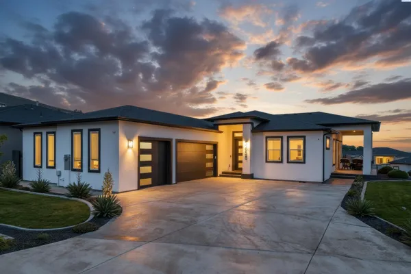 $685,000 | 5658 South Newport Place, Kennewick, WA 99337