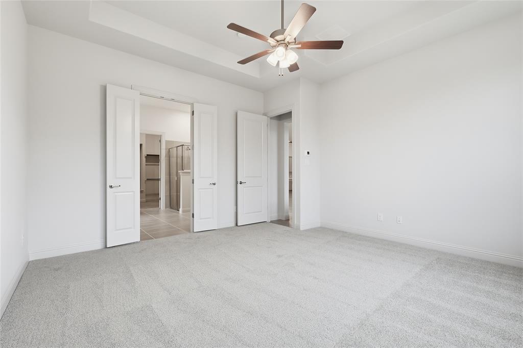 556 Flint Road Waxahachie, TX 75167 - Photo 26 of 39 an empty room with a ceiling fan and a window