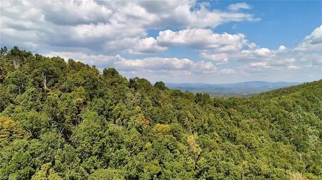 $37,900 | 240 Olde Stone Drive, Lansing, NC 28643