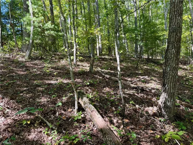 $37,900 | 240 Olde Stone Drive, Lansing, NC 28643