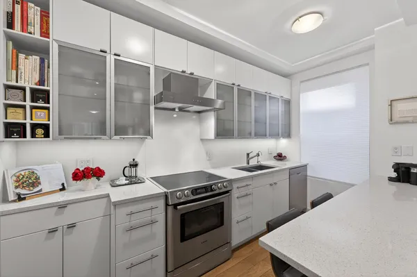 $1,075,000 | 146 East 49th Street, Unit 9B | Midtown East