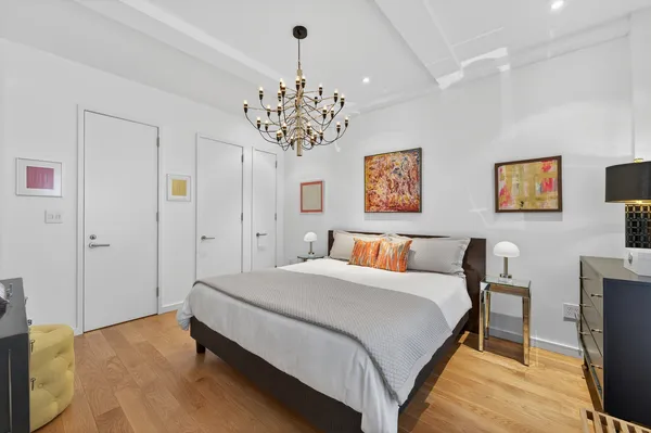 $1,075,000 | 146 East 49th Street, Unit 9B | Midtown East