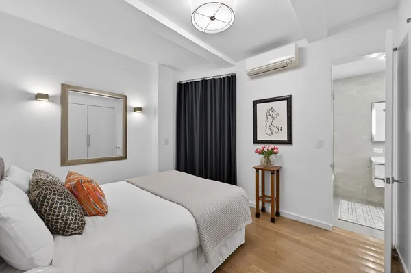 $1,075,000 | 146 East 49th Street, Unit 9B | Midtown East