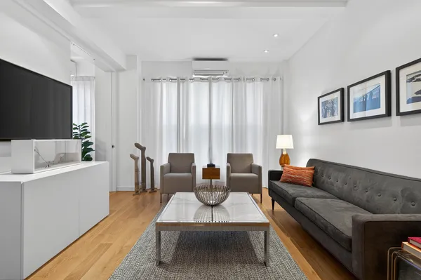 $1,075,000 | 146 East 49th Street, Unit 9B | Midtown East