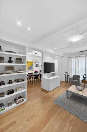 $1,075,000 | 146 East 49th Street, Unit 9B | Midtown East