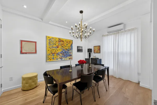 $1,075,000 | 146 East 49th Street, Unit 9B | Midtown East