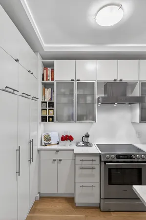 $1,075,000 | 146 East 49th Street, Unit 9B | Midtown East