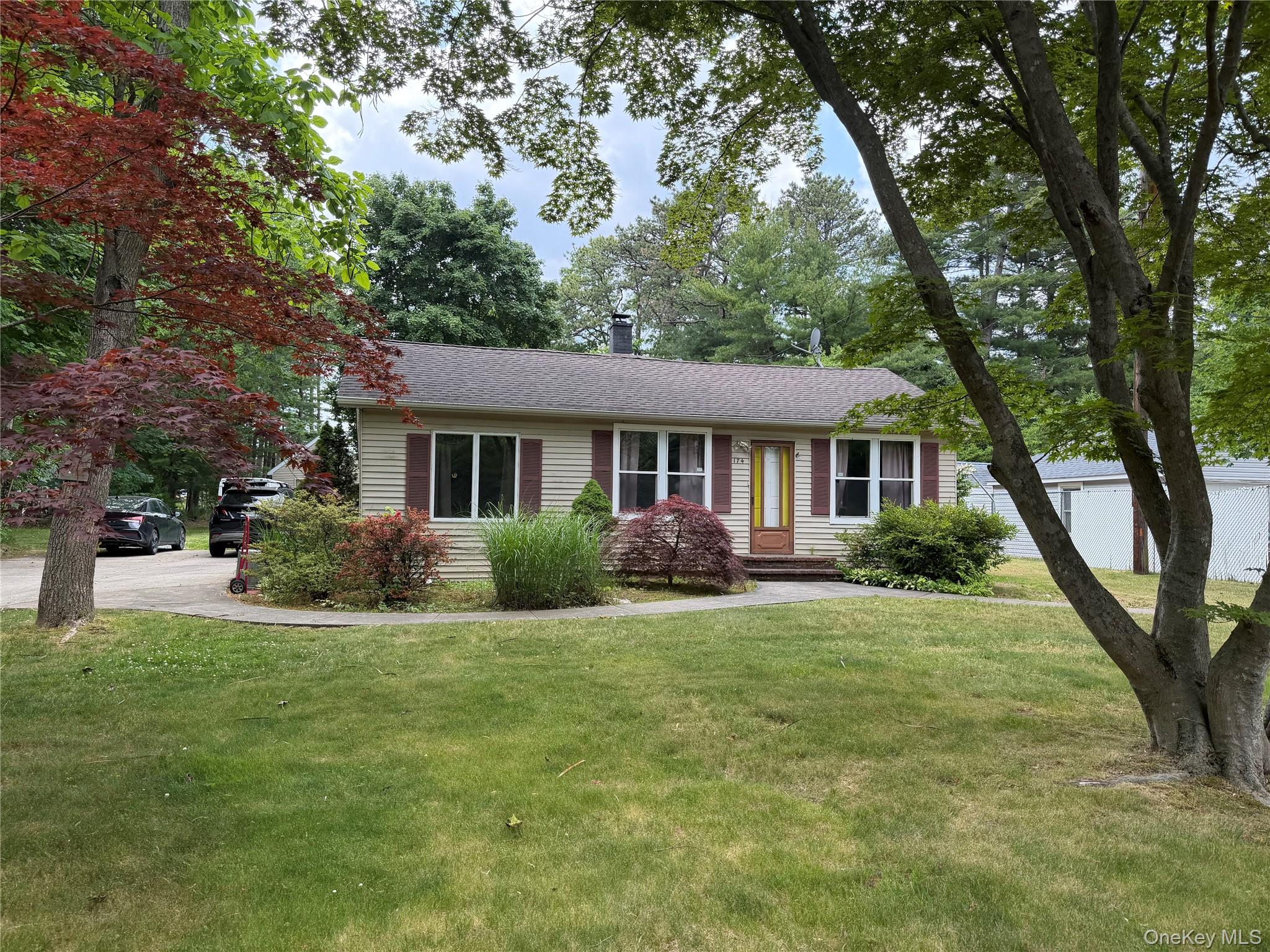 174 Middle Island Road Medford, NY 11763 - Photo 1 of 2