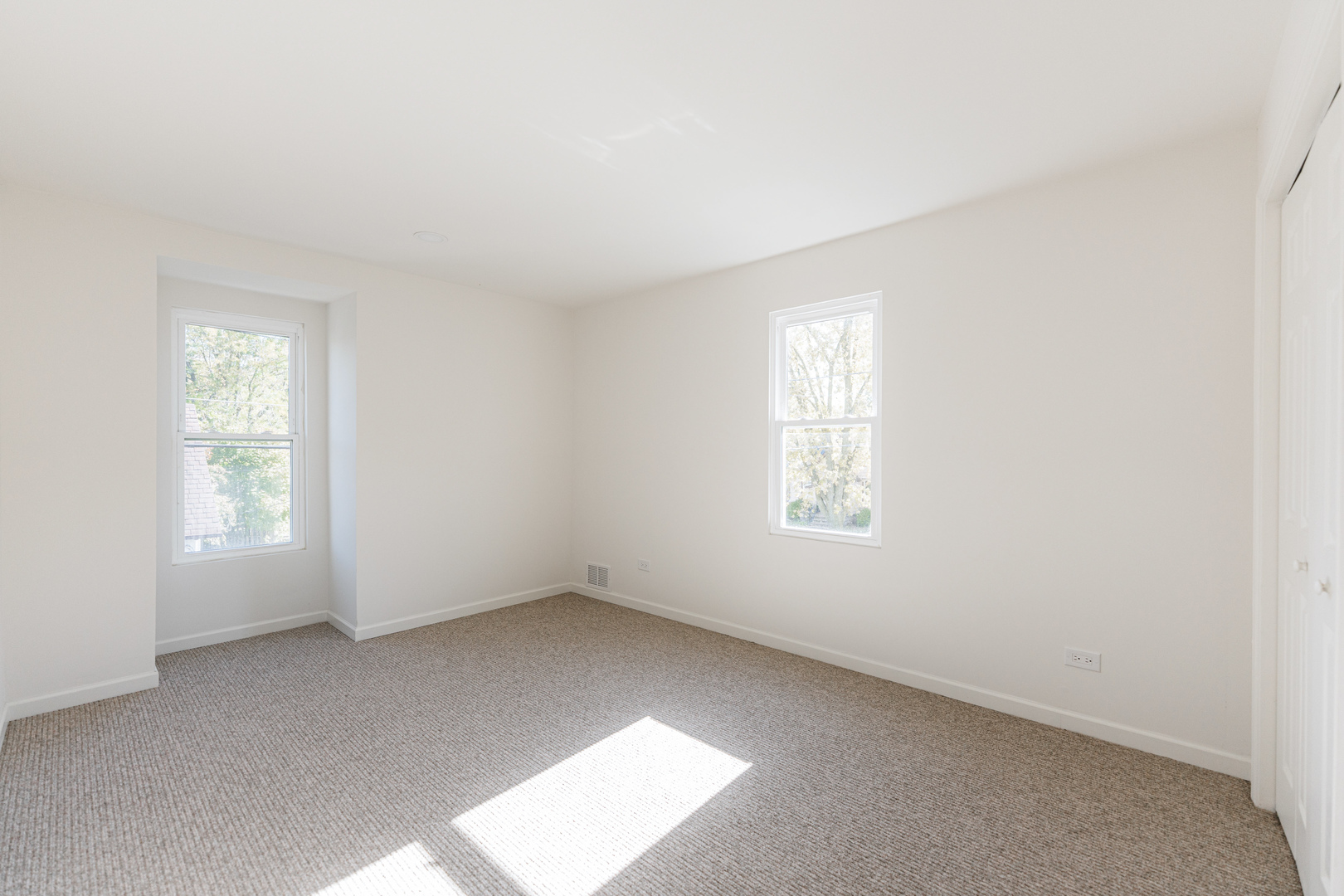 615 Prospect Street DeKalb, IL 60115 - Photo 17 of 27 an empty room with windows