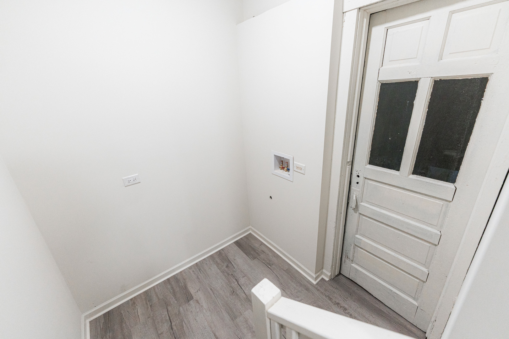 615 Prospect Street DeKalb, IL 60115 - Photo 23 of 27 a view of walk in closet