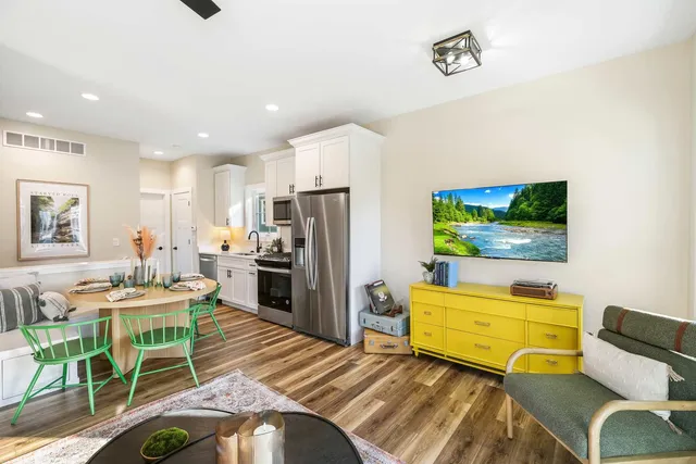 $335,000 | 100 Great Loop E Drive, Unit 16, Ottawa, IL 61350