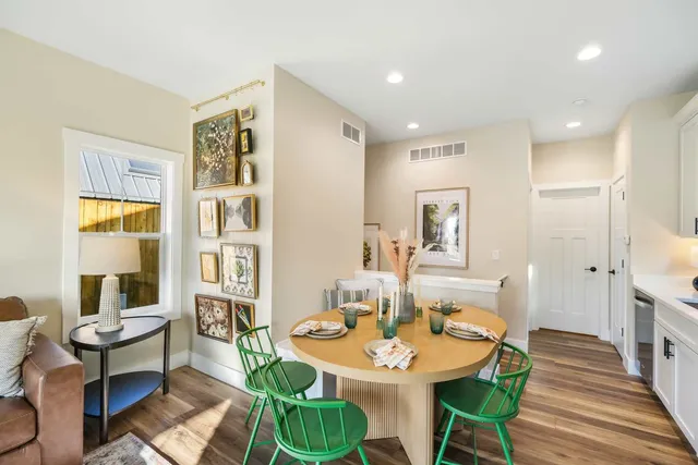 $335,000 | 100 Great Loop E Drive, Unit 16, Ottawa, IL 61350