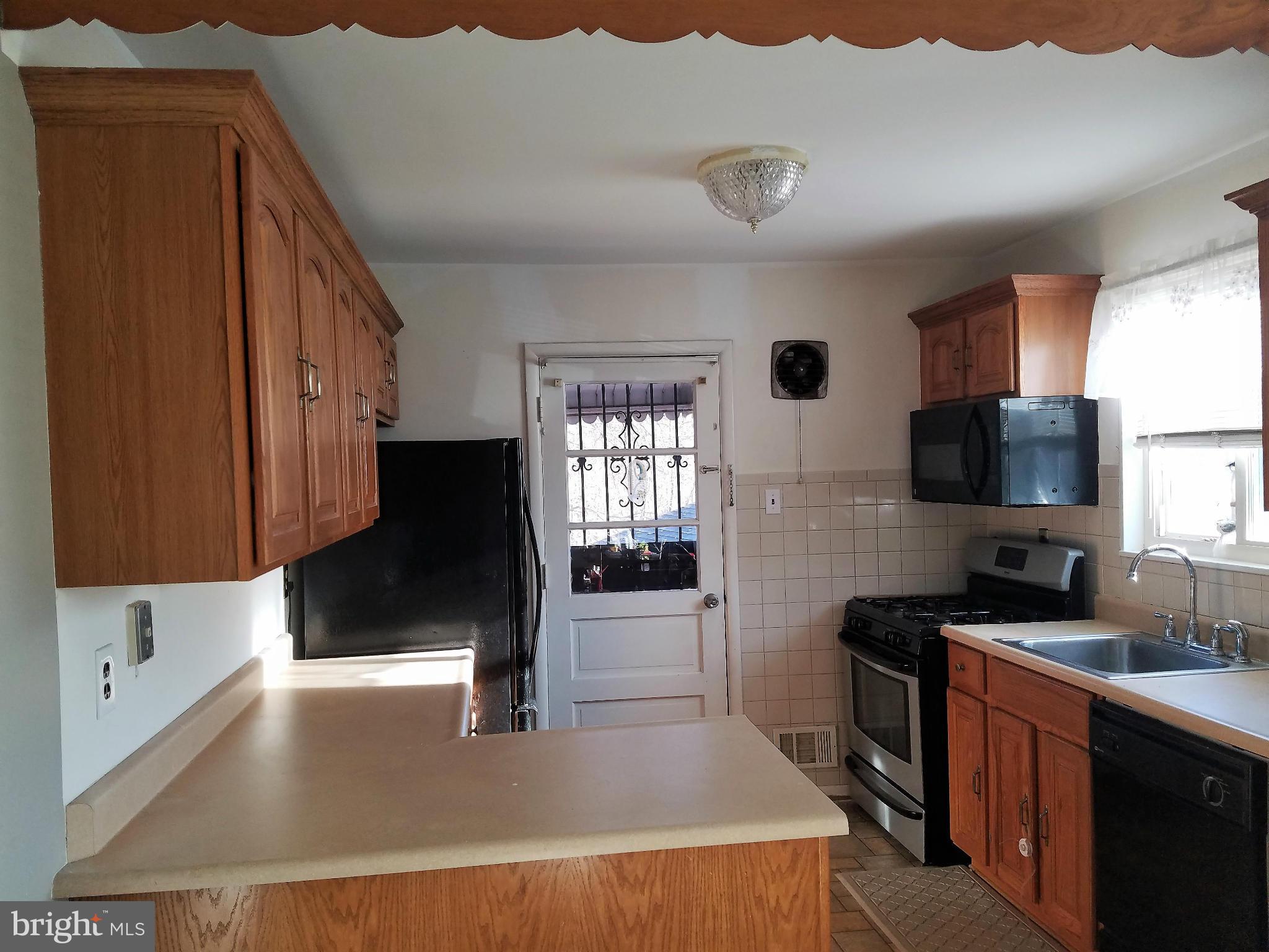 3600 Ralph Road Silver Spring, MD 20906 - Photo 3 of 30 Kitchen