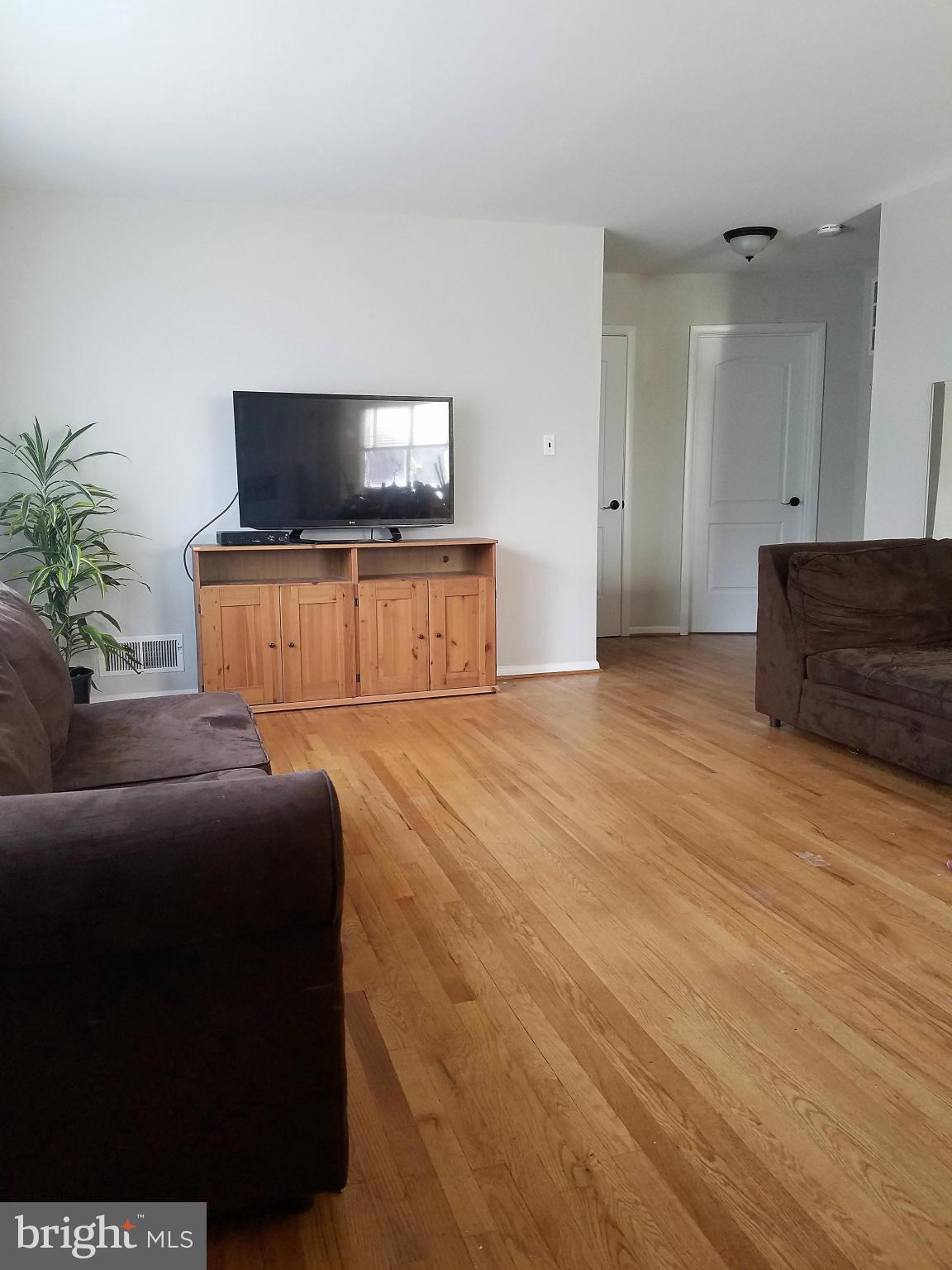 3600 Ralph Road Silver Spring, MD 20906 - Photo 4 of 30 Living Room