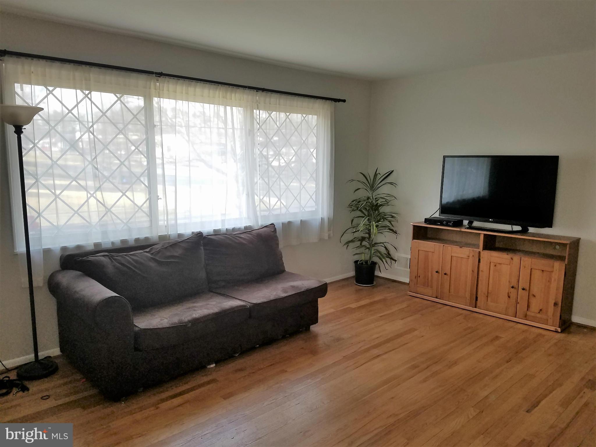 3600 Ralph Road Silver Spring, MD 20906 - Photo 5 of 30 Living Room