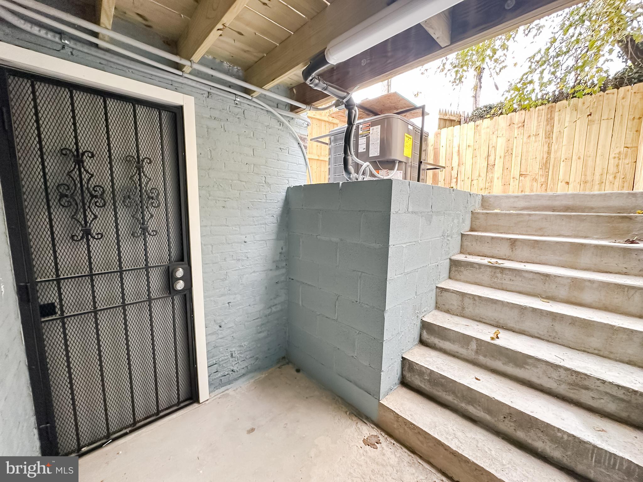 504 North Schroeder Street Baltimore, MD 21223 - Photo 28 of 31 a view of entryway