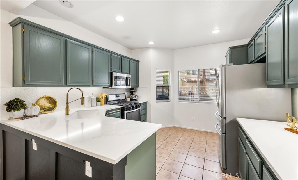 13077 Vía Salvia Riverside, CA 92503 - Photo 12 of 41