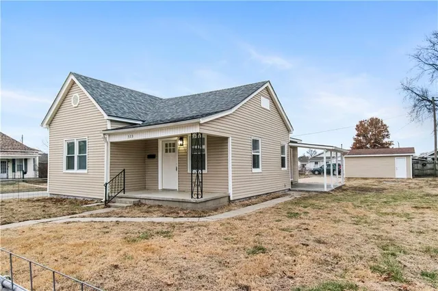 $164,950 | 323 West Hyde Park Avenue, St. Joseph, MO 64504