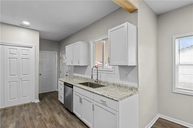 $164,950 | 323 West Hyde Park Avenue, St. Joseph, MO 64504