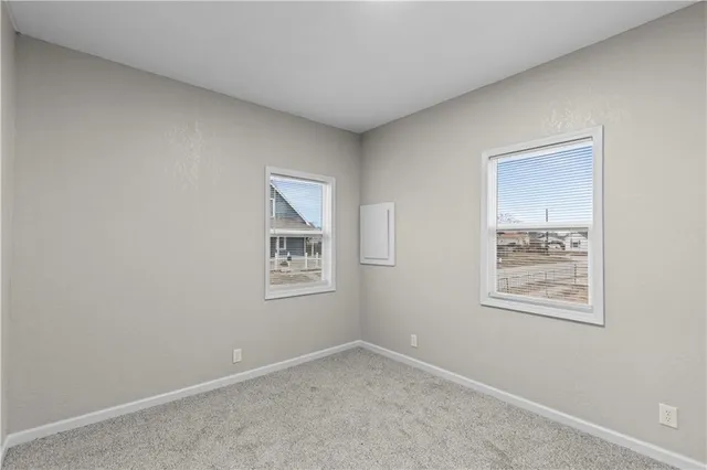 $164,950 | 323 West Hyde Park Avenue, St. Joseph, MO 64504