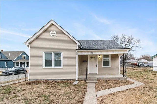 $164,950 | 323 West Hyde Park Avenue, St. Joseph, MO 64504