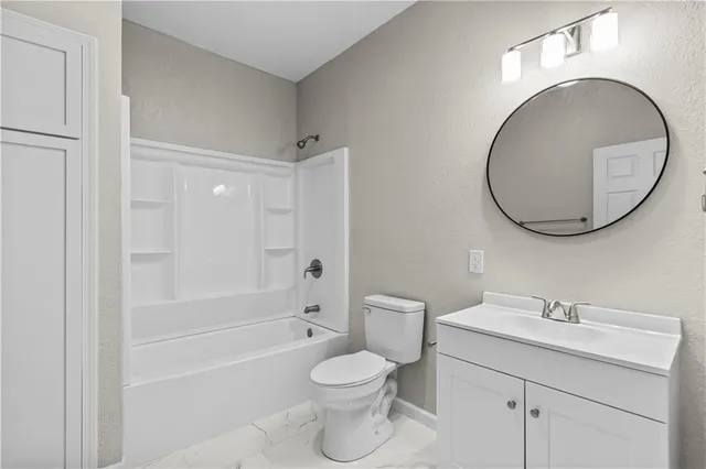 $164,950 | 323 West Hyde Park Avenue, St. Joseph, MO 64504