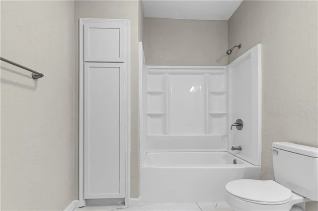 $164,950 | 323 West Hyde Park Avenue, St. Joseph, MO 64504