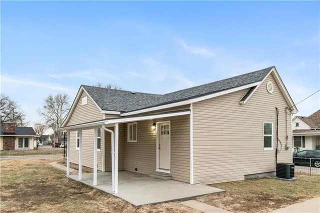 $164,950 | 323 West Hyde Park Avenue, St. Joseph, MO 64504