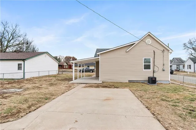 $164,950 | 323 West Hyde Park Avenue, St. Joseph, MO 64504