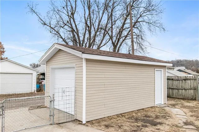 $164,950 | 323 West Hyde Park Avenue, St. Joseph, MO 64504