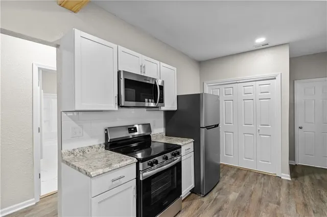 $164,950 | 323 West Hyde Park Avenue, St. Joseph, MO 64504