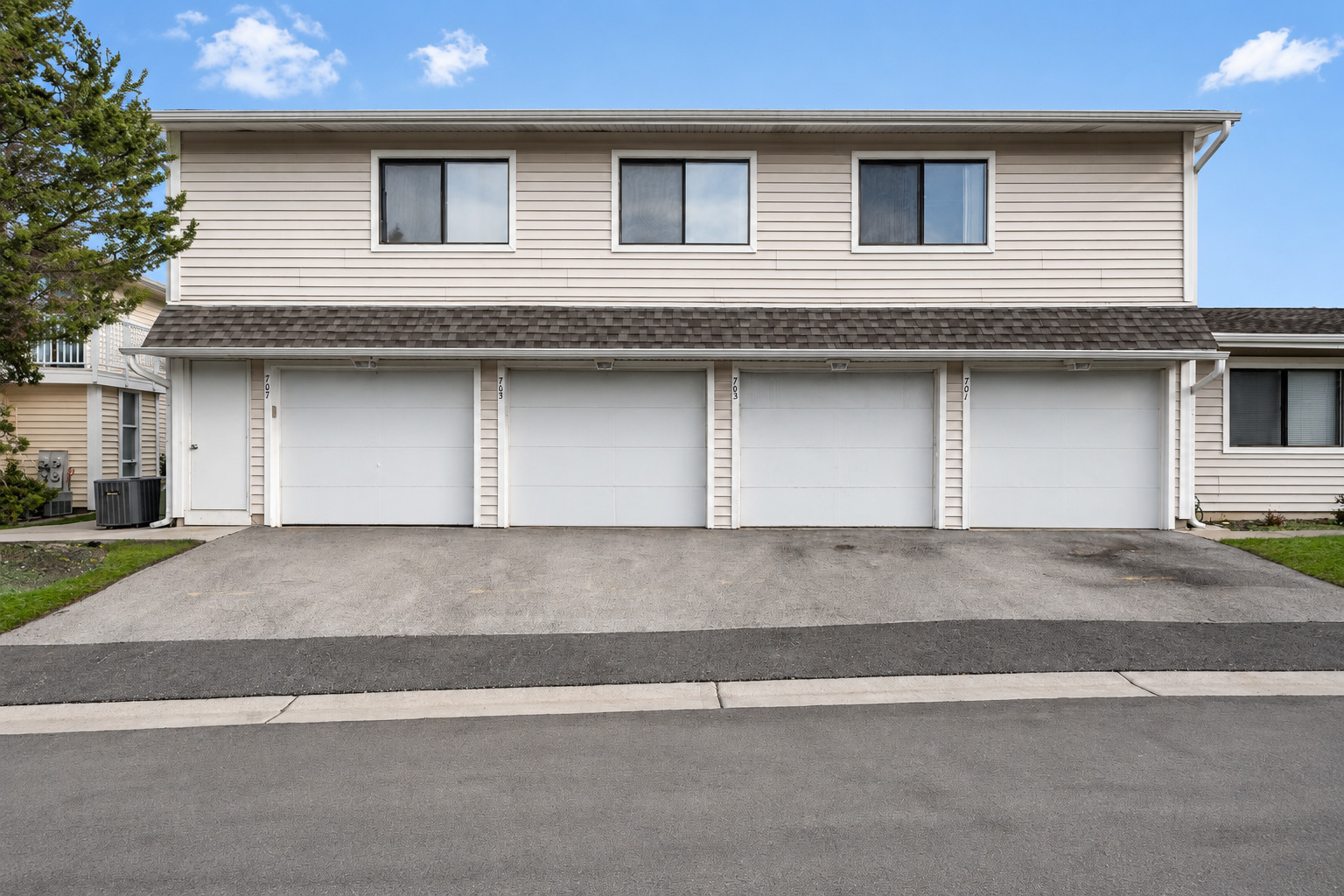 707 Sunfish Point, Unit 707 Schaumburg, IL 60194 - Photo 1 of 20 a front view of a house