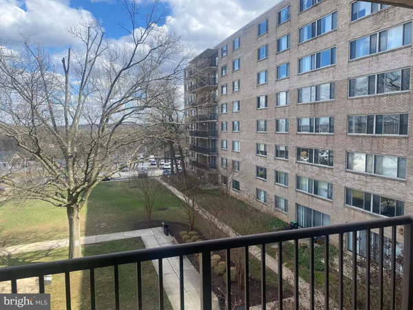 $1,950 | 4410 Oglethorpe Street, Unit 416, Hyattsville, MD 20781