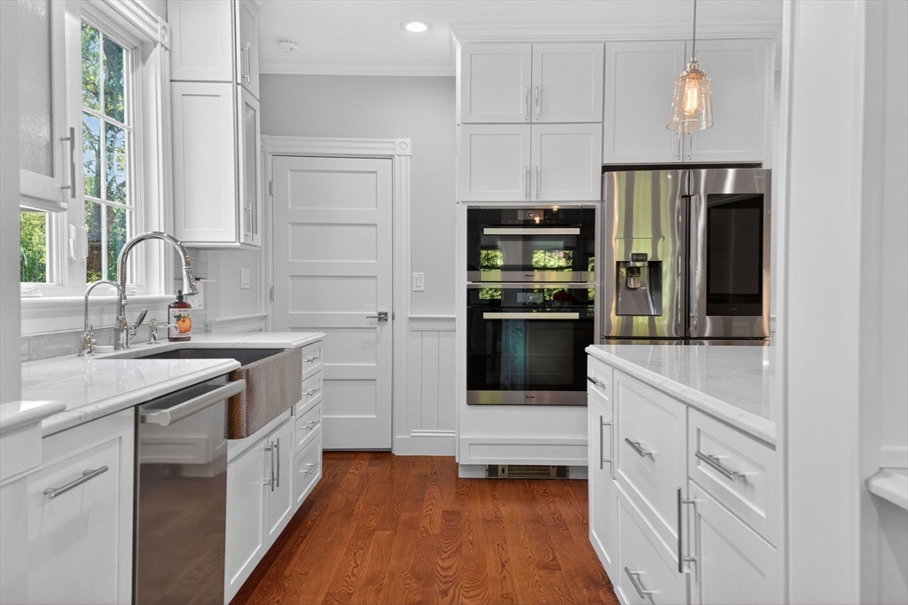 33 Linden Street Wellesley, MA 02482 - Photo 8 of 25