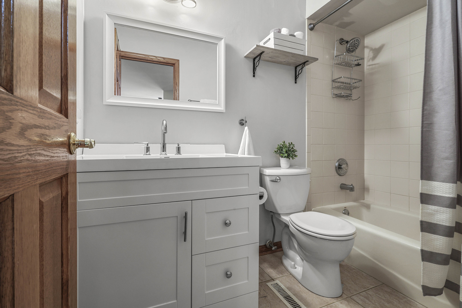 173 Harper Lane Lemont, IL 60439 - Photo 25 of 36 a bathroom with a sink toilet and shower