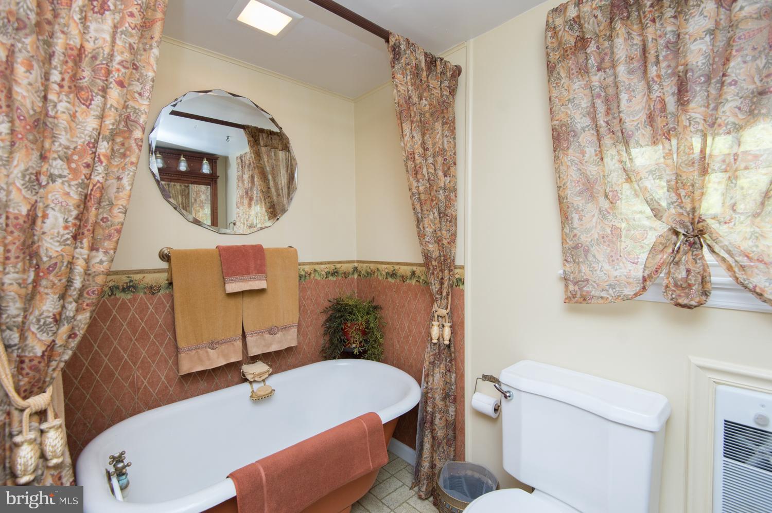 5525 Cassons Neck Road Cambridge, MD 21613 - Photo 14 of 30 Claw foot tub