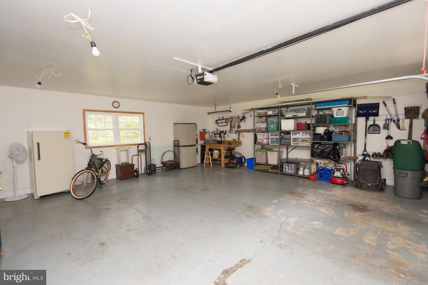 5525 Cassons Neck Road Cambridge, MD 21613 - Photo 24 of 30 Large 28 x 24 garage