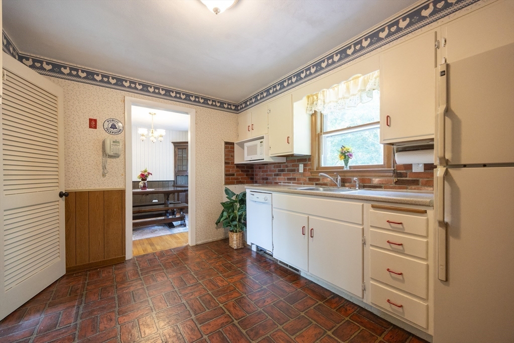 8 Brady Road Westborough, MA 01581 - Photo 8 of 40 Gallery Image 8