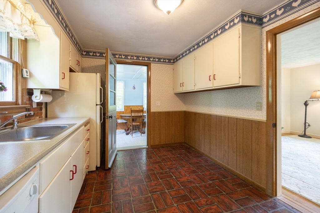 8 Brady Road Westborough, MA 01581 - Photo 9 of 40 Gallery Image 9