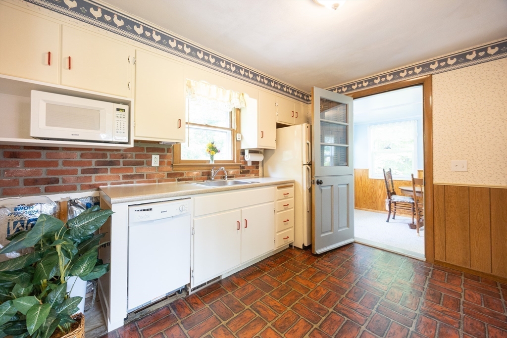 8 Brady Road Westborough, MA 01581 - Photo 10 of 40 Gallery Image 10