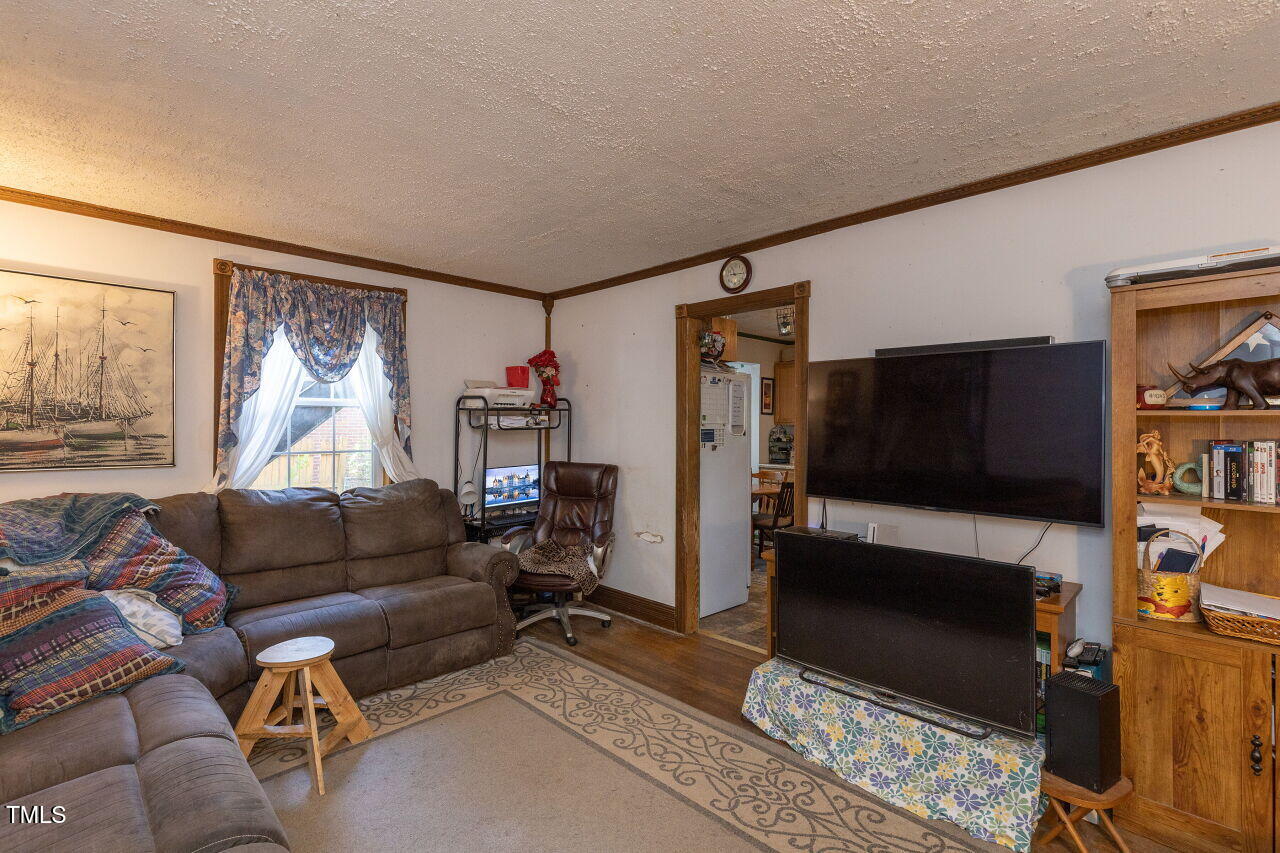 006-1280x960-family-room