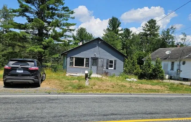 a view of a car in front of a house